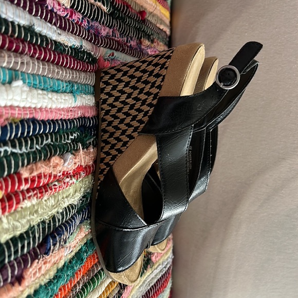 Sandals size 6 just tried on beautifully selected nice pair - Picture 3 of 4